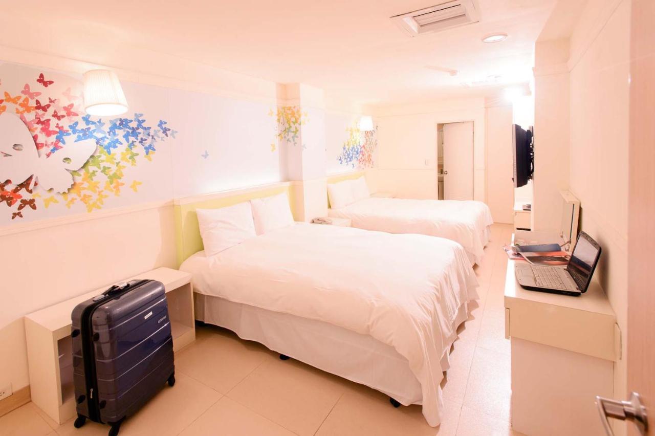 Kiwi Express Hotel - Zhong Zheng Branch Taichung Exteriör bild