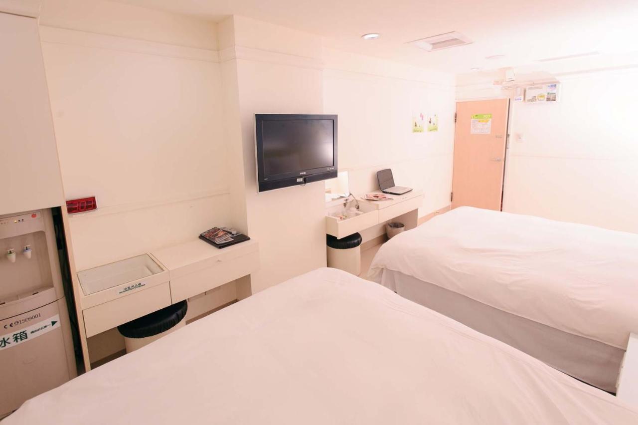 Kiwi Express Hotel - Zhong Zheng Branch Taichung Exteriör bild