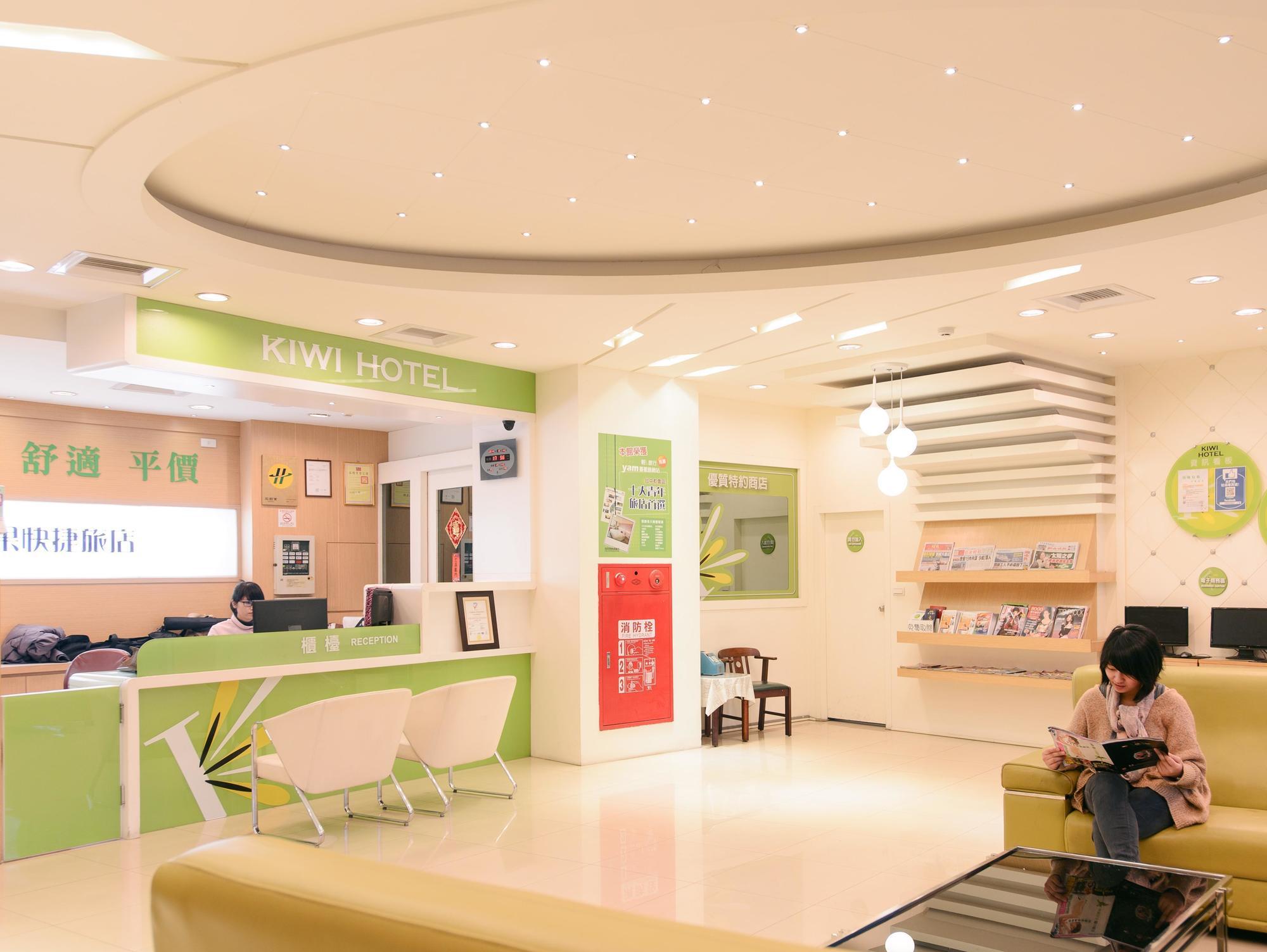 Kiwi Express Hotel - Zhong Zheng Branch Taichung Exteriör bild