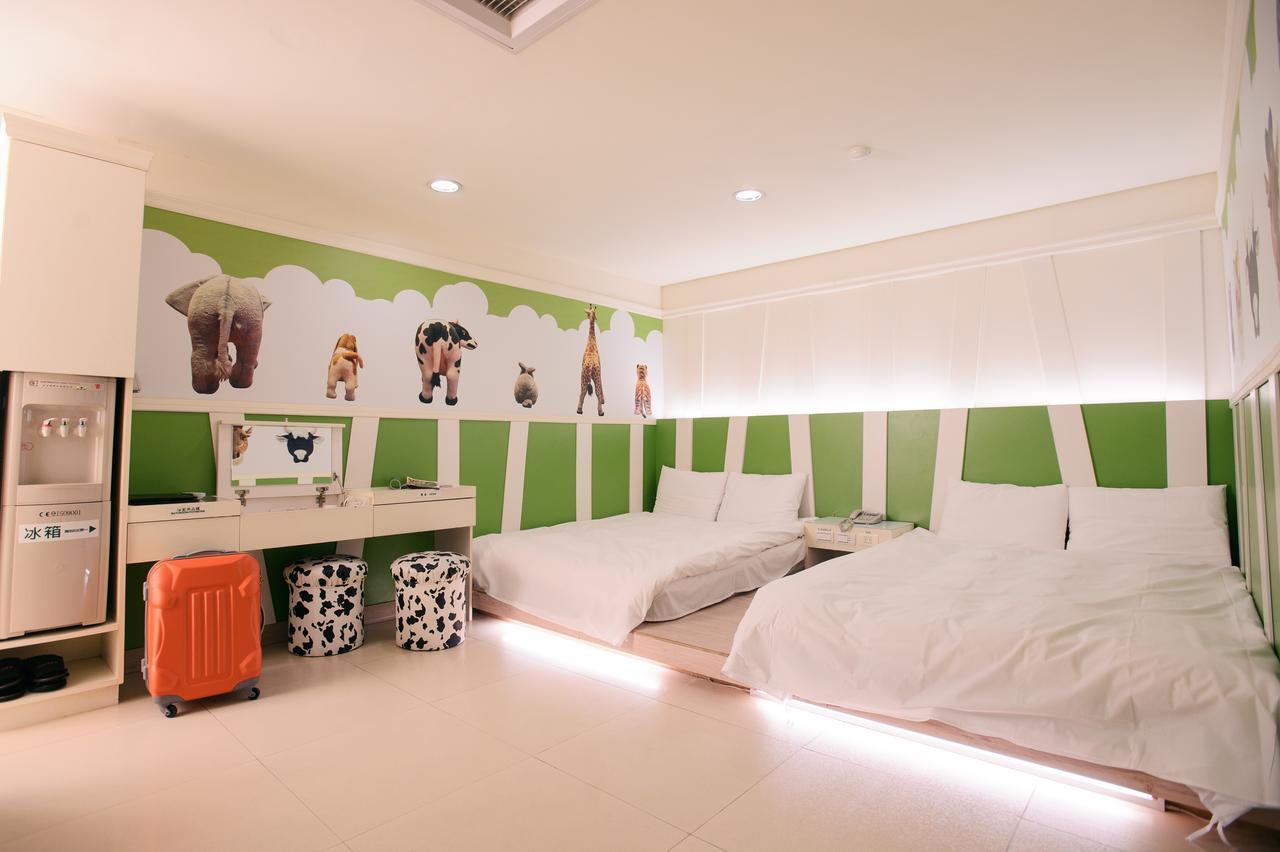 Kiwi Express Hotel - Zhong Zheng Branch Taichung Exteriör bild