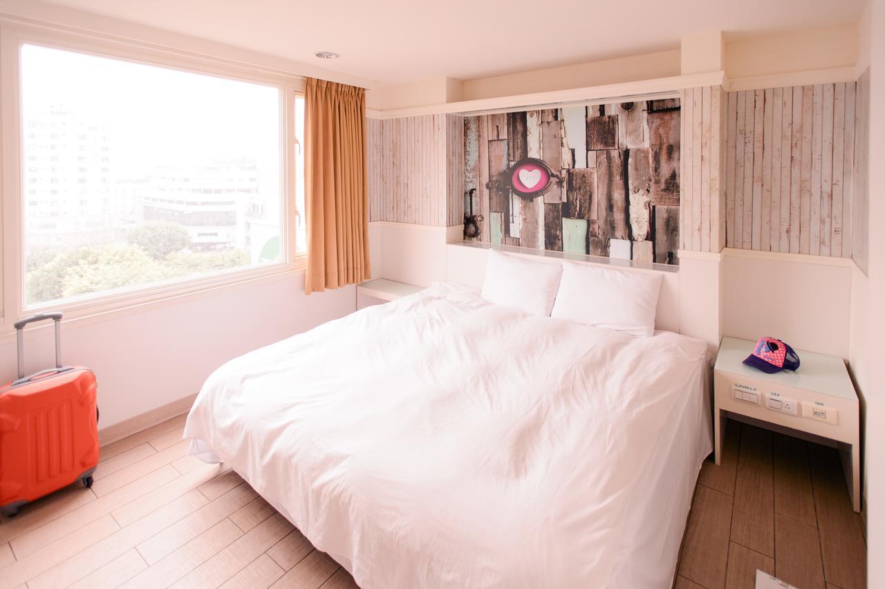 Kiwi Express Hotel - Zhong Zheng Branch Taichung Exteriör bild