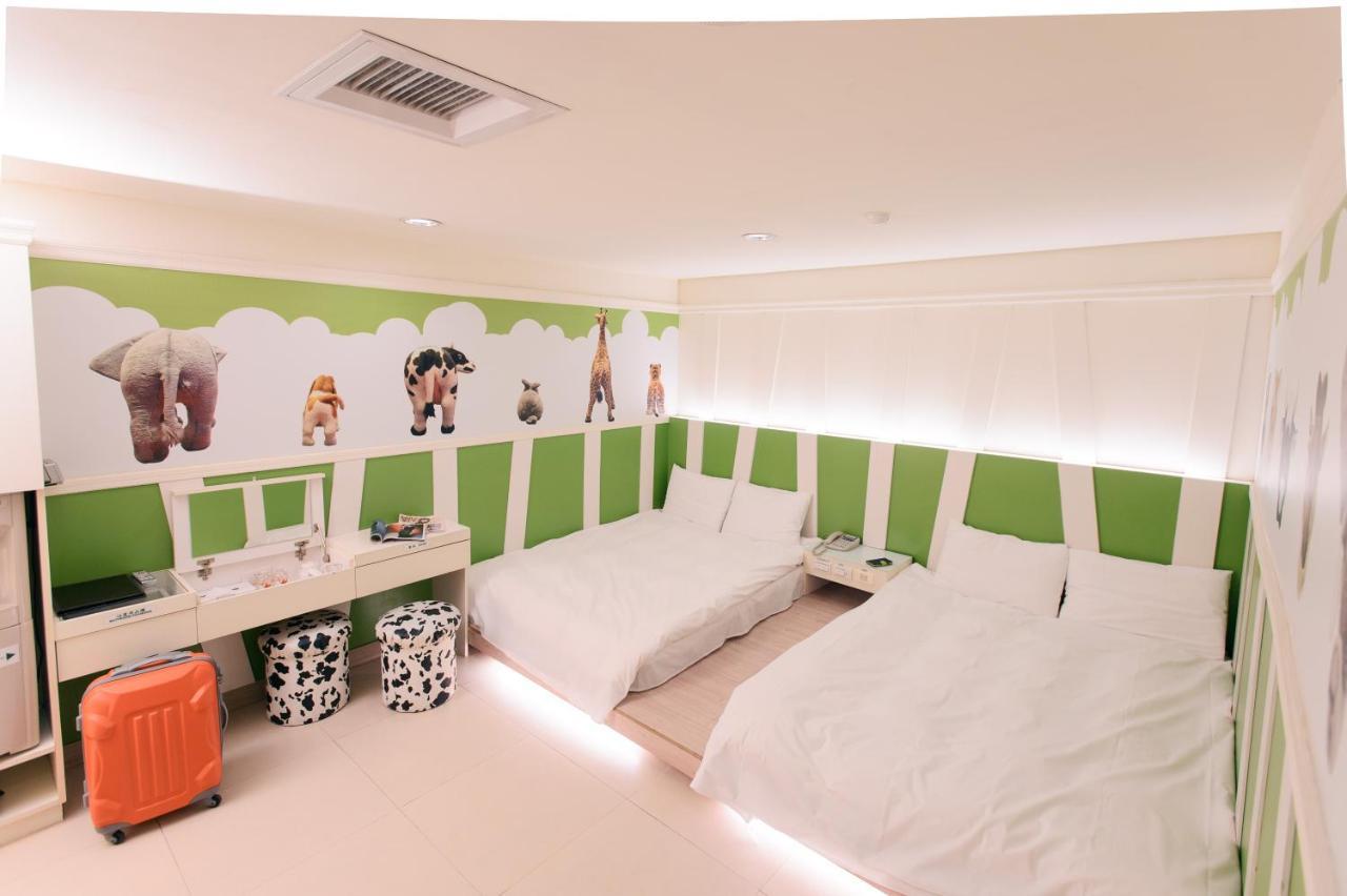 Kiwi Express Hotel - Zhong Zheng Branch Taichung Exteriör bild